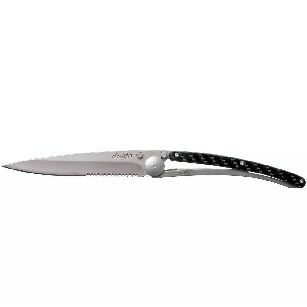 https://www.giftcorral.com/cdn/shop/files/CarbonFiberSerratedKnifebyDeejo_83495.jpg?v=1696969350